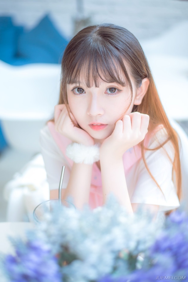 这种事情，庞统自然不会拿出来去打击人心，只是不断强调，吕布给提供的路，其实要比他们靠着田里面那点税赋要强太多，先给大家一个画饼，解决了后顾之忧，接下来的事情自然要好办许多。